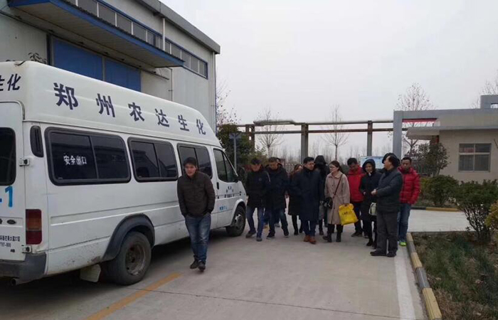 熱烈歡迎廣西桂林經銷商（shāng）一行來（lái）色多多www视频在线观看生化參觀並遊覽少林寺(圖（tú）1)