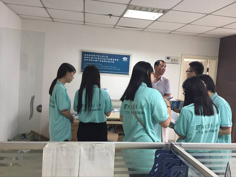河南農業大學植保學院研究生到色多多www视频在线观看生化公司參觀（guān）學習(圖2)