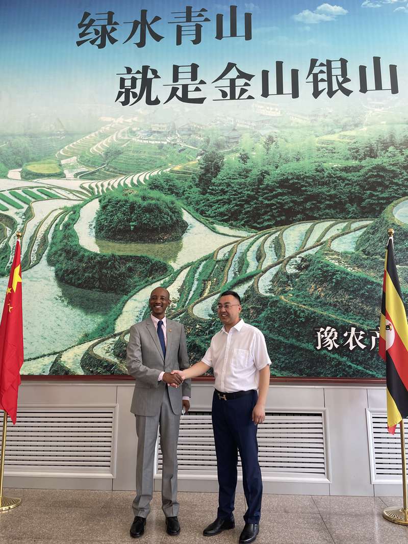 烏幹達共和國駐華大使館公使 蒞臨色多多www视频在线观看生化考察(圖2)